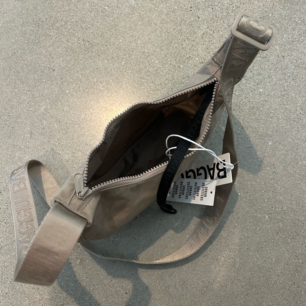 BAGGU Dove Nylon Crossbody Bag - Picture 3 of 4